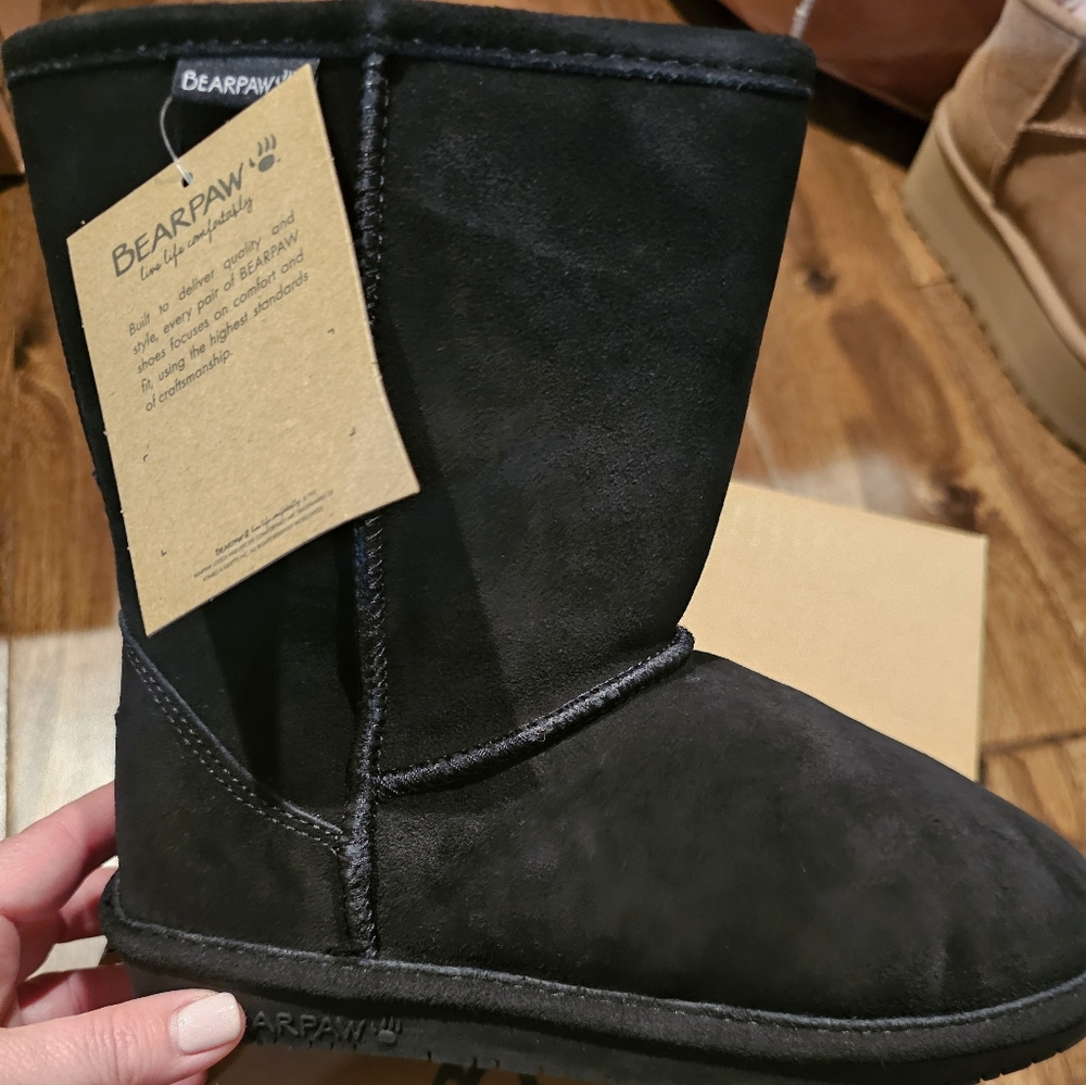New In Box BearPaw Classic Black Boots, Size Youth 5